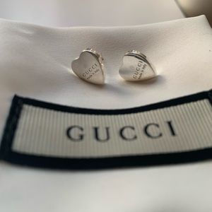 Heart earring with Gucci trademark